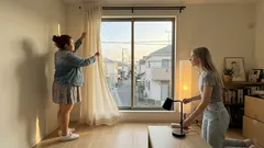 部屋が落ち着かないのは家具のせいじゃない？ カーテン丈と照明の当て方で整える基本