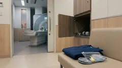 「階段で転んだだけ」でも:症状が軽い頭部打撲で“見逃されやすい所見”に気づく判断のヒント