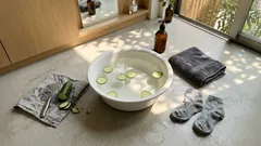 きゅうりの足湯：ぬるま湯10〜15分で整える“おうちフットケア”のコツと注意点
