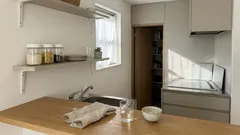 数字でわかるオープンシェルフの新常識：2026年キッチンは「全部見せない」