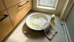 重曹足湯に“ひとさじオリーブオイル”はアリ？疲れ・ニオイ・ガサつきを整えるおうちケアのコツと注意点