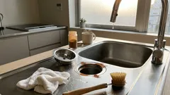 排水口・換気口の臭いが戻る—シナモンで整える簡単ケアと原因の見分け方